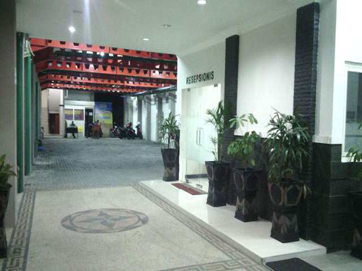 Hotel Elresas Lamongan Exterior photo