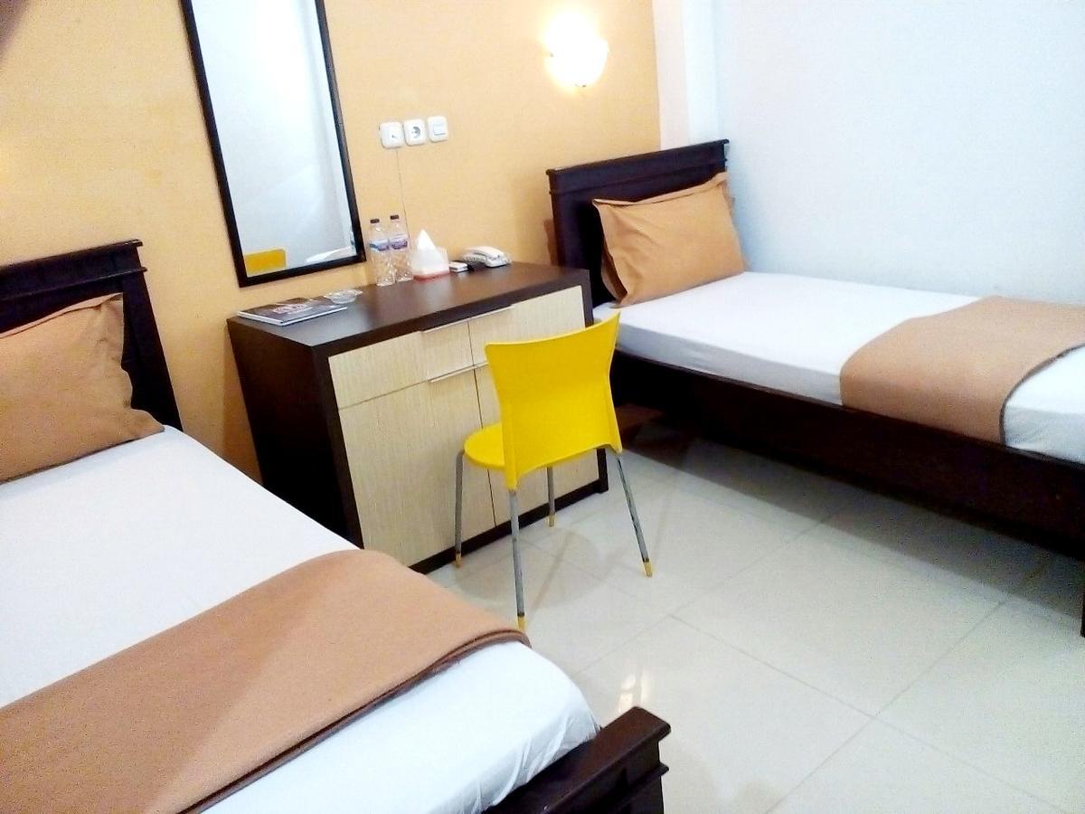 Hotel Elresas Lamongan Exterior photo